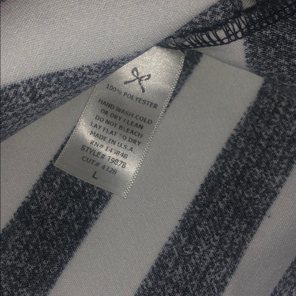 Cute top from local boutique - Picture 4 of 4